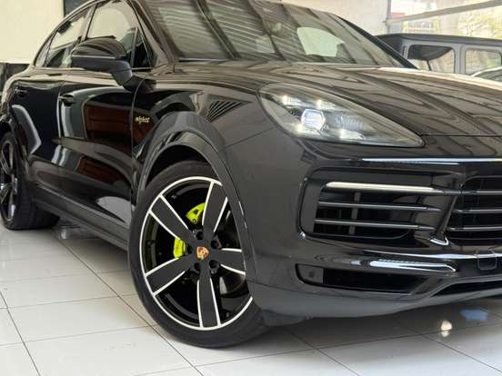 PORSCHE-CAYENNE-2022
