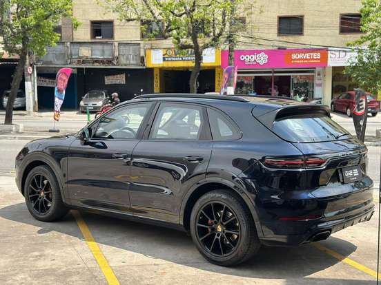 PORSCHE-CAYENNE-2018