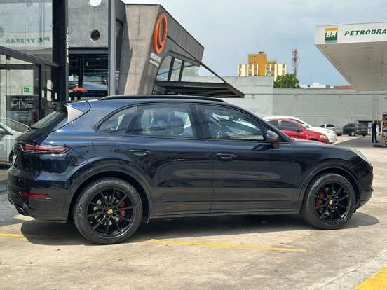 PORSCHE-CAYENNE-2018
