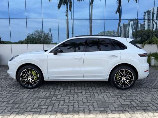 PORSCHE-CAYENNE-2018