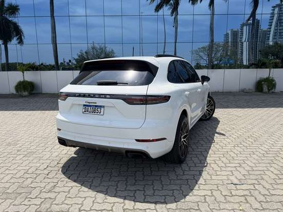 PORSCHE-CAYENNE-2018