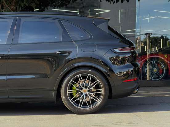 PORSCHE-CAYENNE-2024