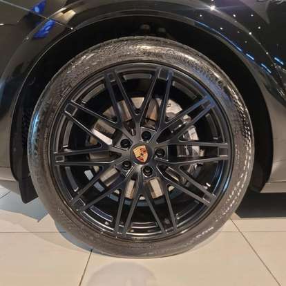 PORSCHE-CAYENNE-2025
