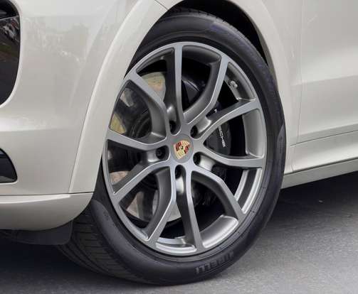 PORSCHE-CAYENNE-2022