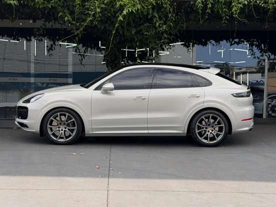 PORSCHE-CAYENNE-2022