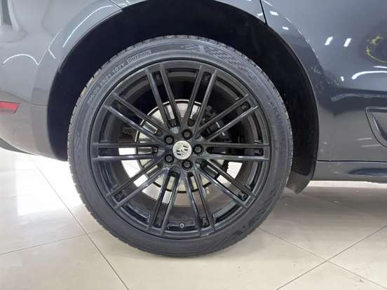 PORSCHE-MACAN-2020