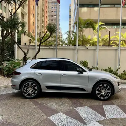 PORSCHE-MACAN-2016