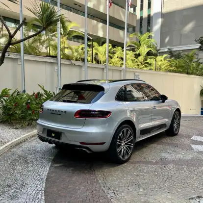 PORSCHE-MACAN-2016