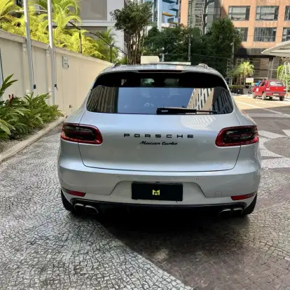 PORSCHE-MACAN-2016
