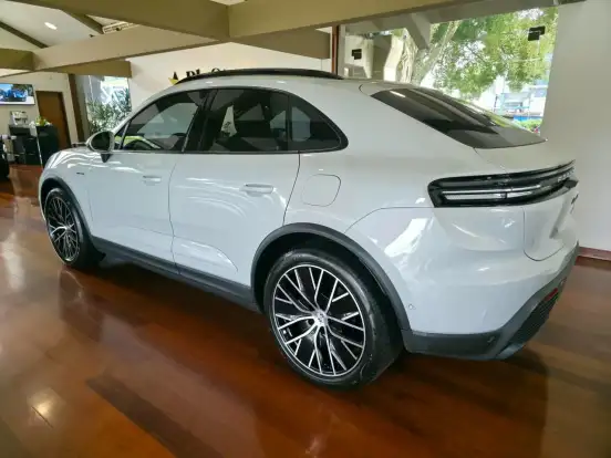 PORSCHE-MACAN-2025