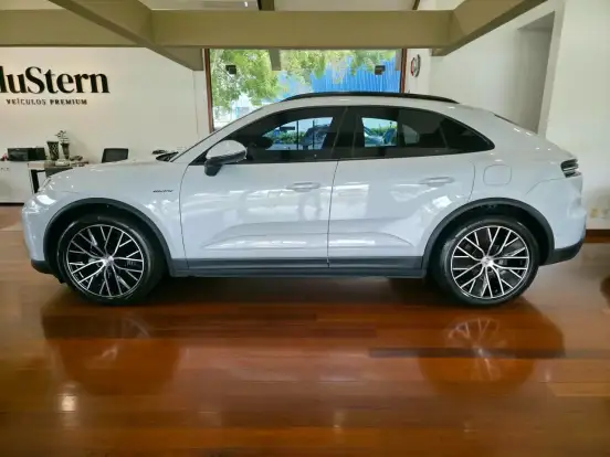 PORSCHE-MACAN-2025