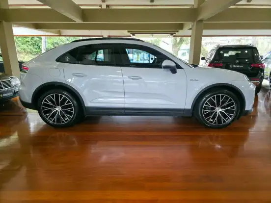 PORSCHE-MACAN-2025