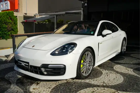 PORSCHE-PANAMERA-2017