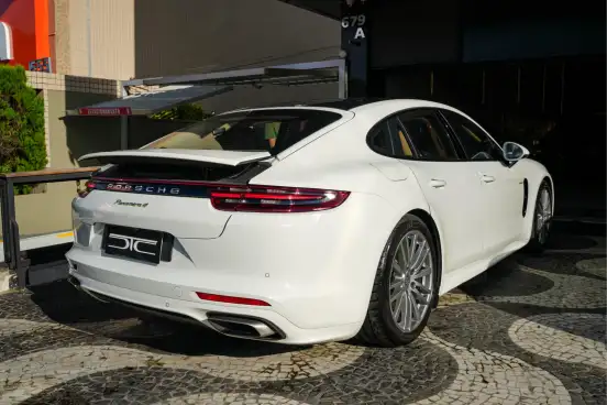 PORSCHE-PANAMERA-2017