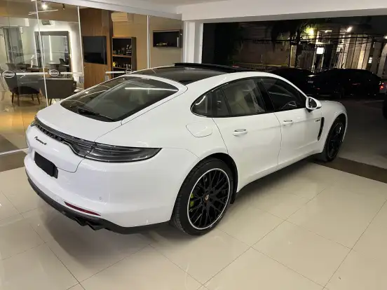 PORSCHE-PANAMERA-2023