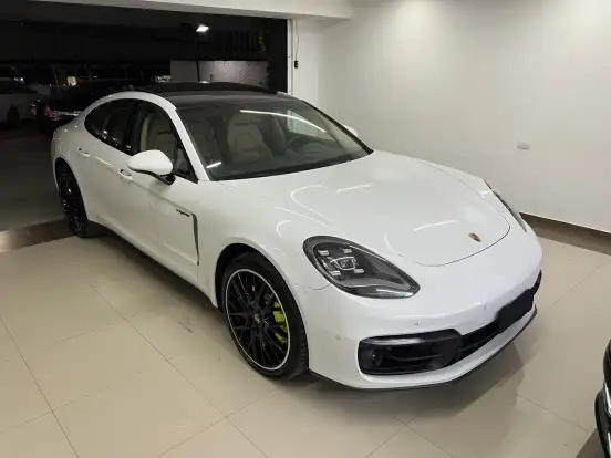 PORSCHE-PANAMERA-2023
