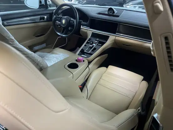 PORSCHE-PANAMERA-2023