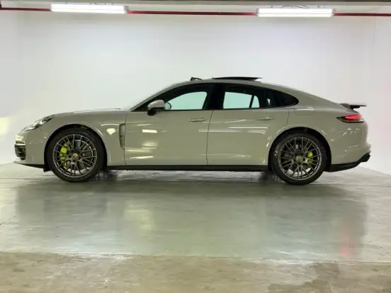PORSCHE-PANAMERA-2023