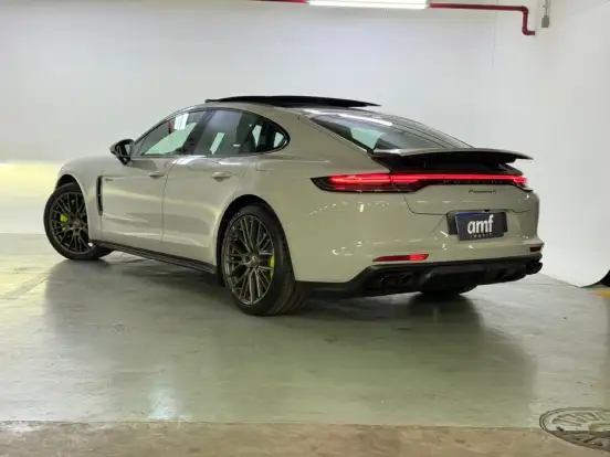 PORSCHE-PANAMERA-2023