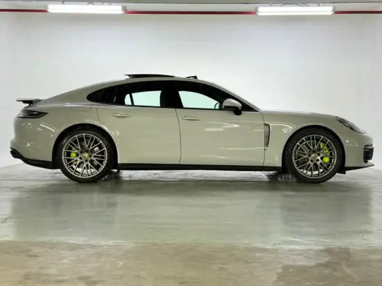 PORSCHE-PANAMERA-2023