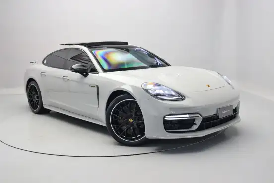 PORSCHE-PANAMERA-2022