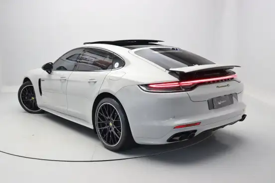 PORSCHE-PANAMERA-2022