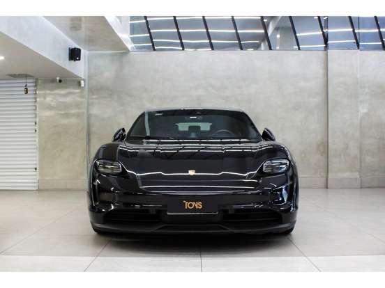 PORSCHE-TAYCAN-2022