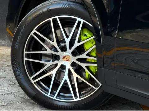 PORSCHE-CAYENNE-2024