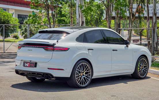 PORSCHE-CAYENNE-2022