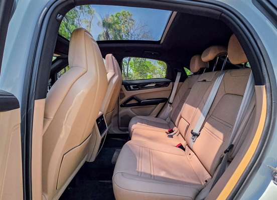PORSCHE-CAYENNE-2022