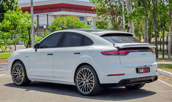 PORSCHE-CAYENNE-2022