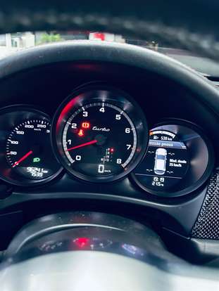 PORSCHE-MACAN-2016