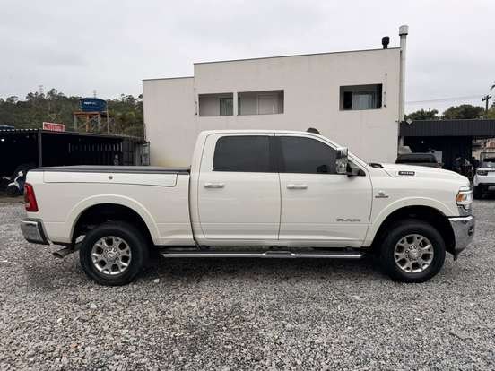 RAM-3500-6.7 I6 TURBO DIESEL LARAMIE CD 4X4 AUTOMÁTICO RAM-3500-2022