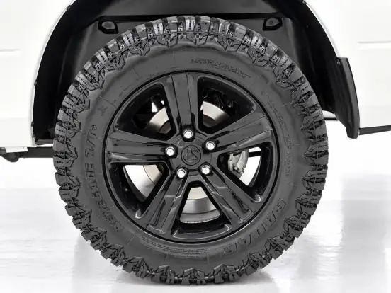 RAM-CLASSIC-5.7 V8 GASOLINA LARAMIE NIGHT EDITION CD 4X4 AUTOMÁTICO RAM-CLASSIC-2023
