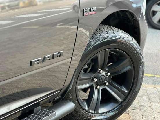 RAM-CLASSIC-5.7 V8 GASOLINA LARAMIE CD 4X4 AUTOMÁTICO RAM-CLASSIC-2022