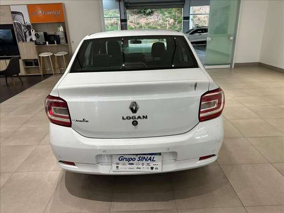 RENAULT-LOGAN-2020