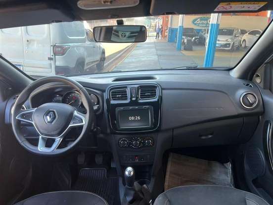 RENAULT-LOGAN-2022