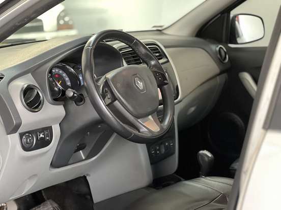 RENAULT-LOGAN-2016