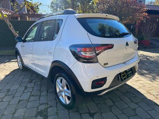 RENAULT-SANDERO-2021