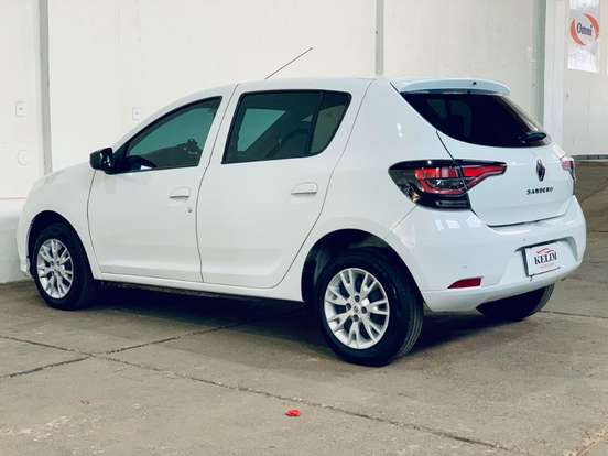 RENAULT-SANDERO-2022