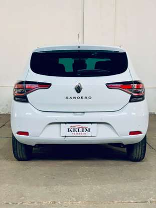 RENAULT-SANDERO-2022