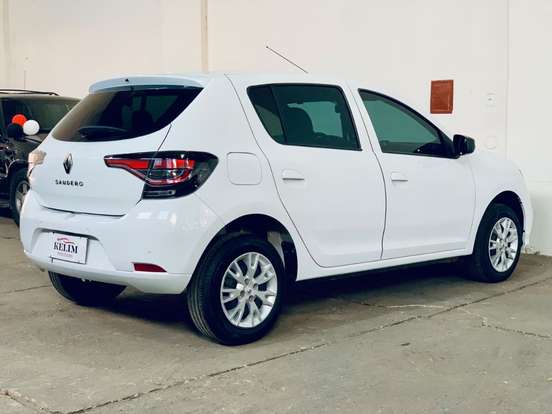 RENAULT-SANDERO-2022