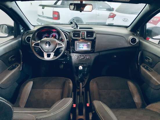 RENAULT-SANDERO-2022