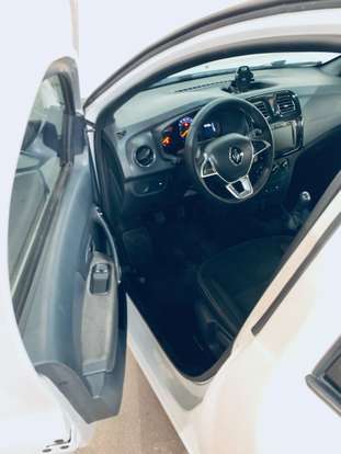 RENAULT-SANDERO-2022