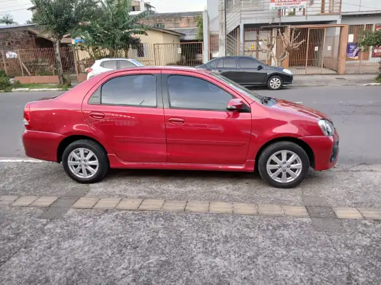 TOYOTA-ETIOS-2017