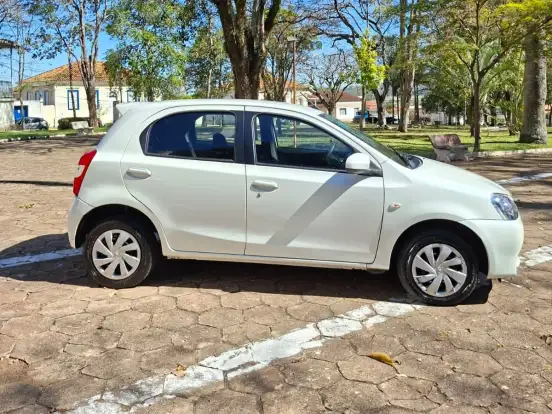 TOYOTA-ETIOS-1.5 XS 16V FLEX 4P AUTOMÁTICO TOYOTA-ETIOS-2016