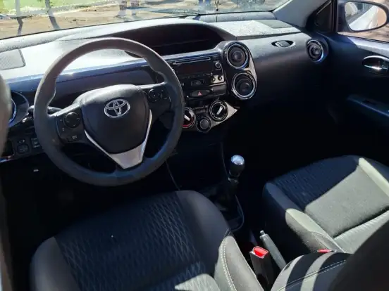 TOYOTA-ETIOS-2016