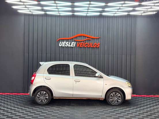 TOYOTA-ETIOS-1.3 X 16V FLEX 4P MANUAL TOYOTA-ETIOS-2014