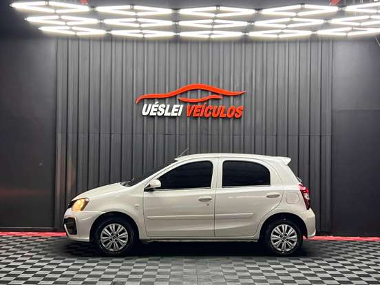 TOYOTA-ETIOS-2018
