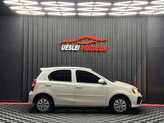 TOYOTA-ETIOS-2018